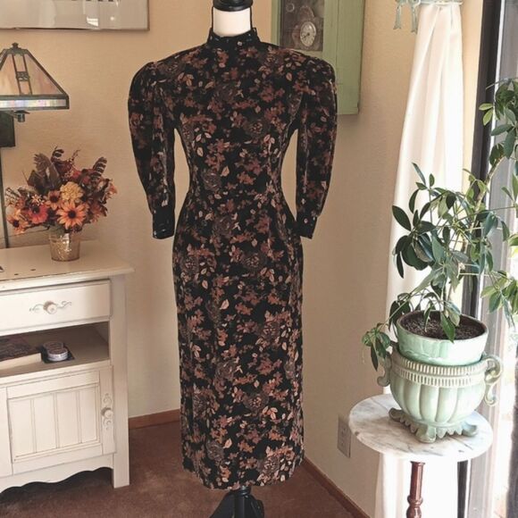 Vintage One of a Kind Handmade Velvet Holiday Dress - Picture 1 of 10